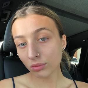 Meet your Posher, Lia